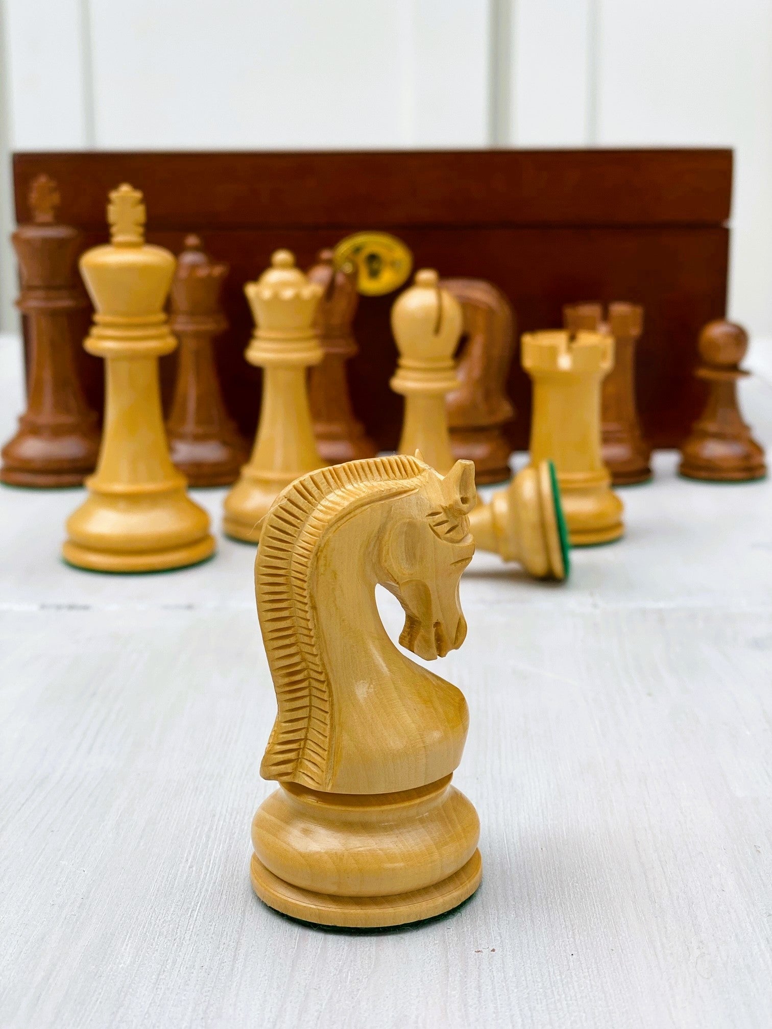 Leningrad Acacia Chess Pieces & Mahogany Box - Official Staunton™